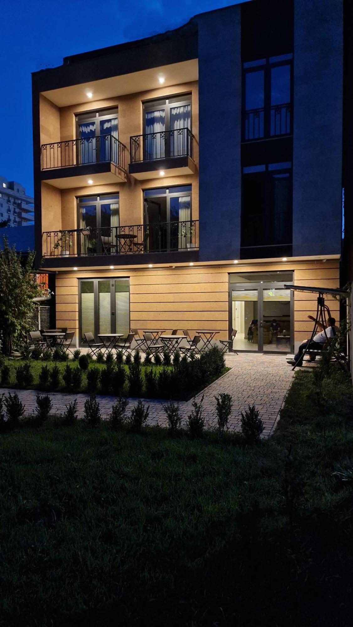 Hotel Avenue 30 Yerevan Exterior photo